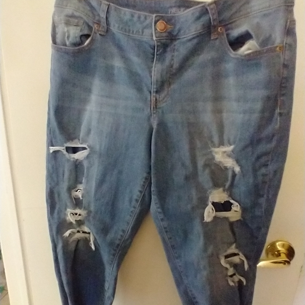 Maurices distressed jeans size 16 W